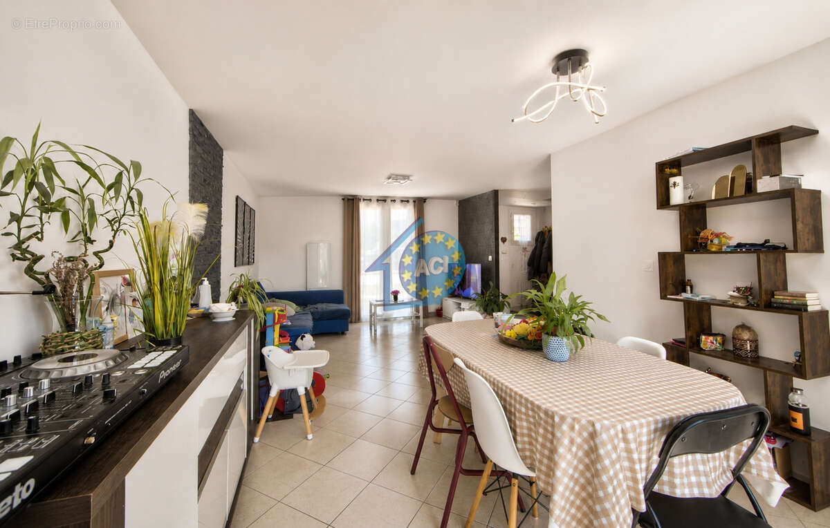 Maison  issou   secteur pavillonnaire 4 chambres - photo 2