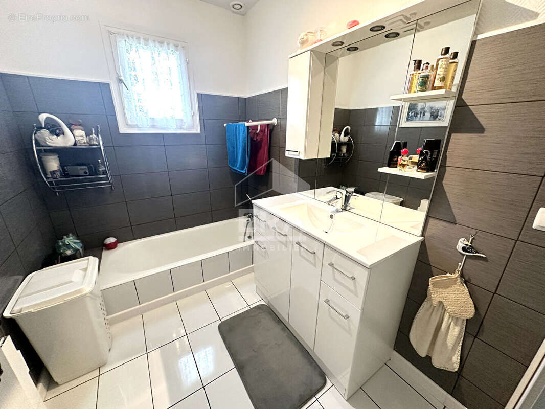 Maison à VARENNES-SUR-SEINE