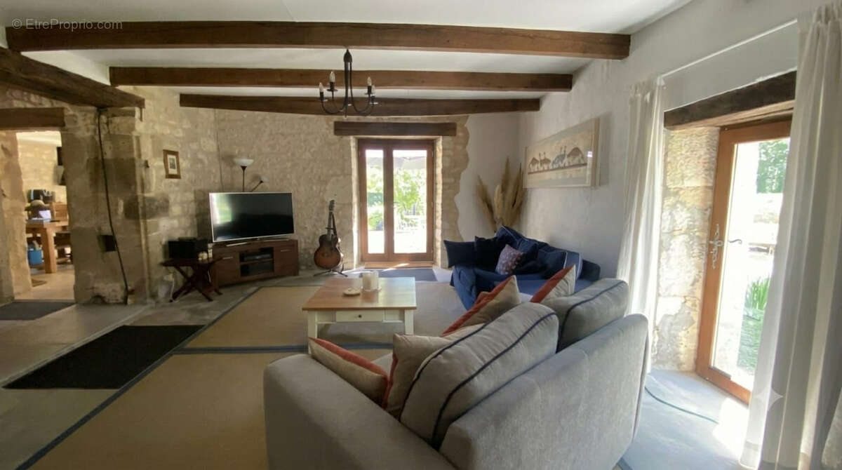 Maison à CAMPAGNAC