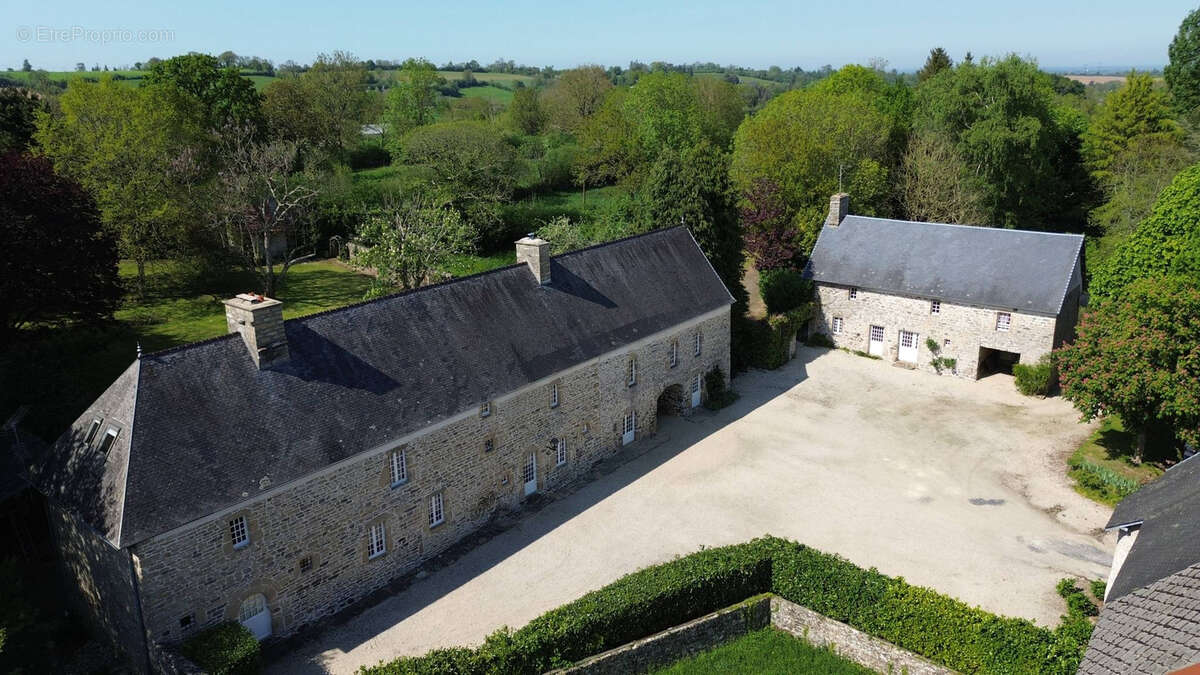 Maison à MONTCUIT