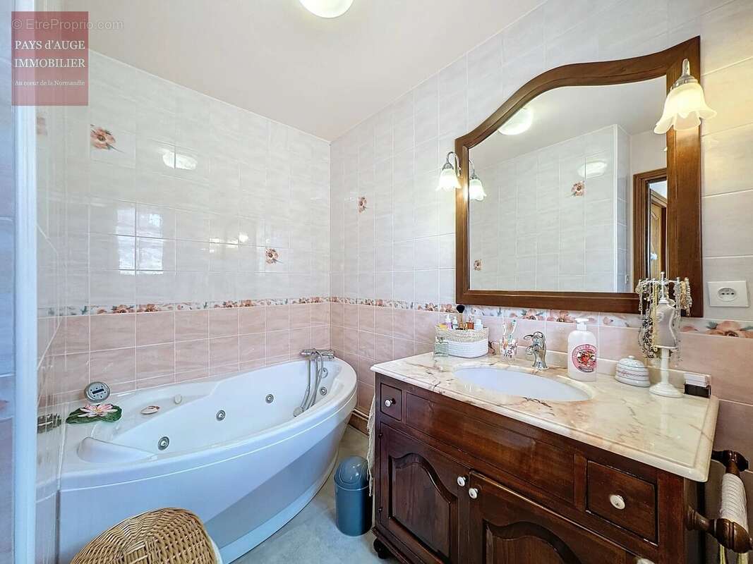 Maison à SAINT-PIERRE-SUR-DIVES