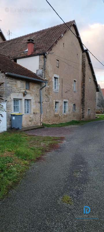 Appartement à AILLEVANS