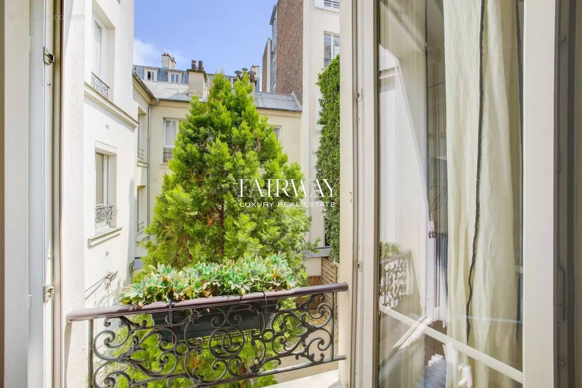 Appartement à PARIS-16E