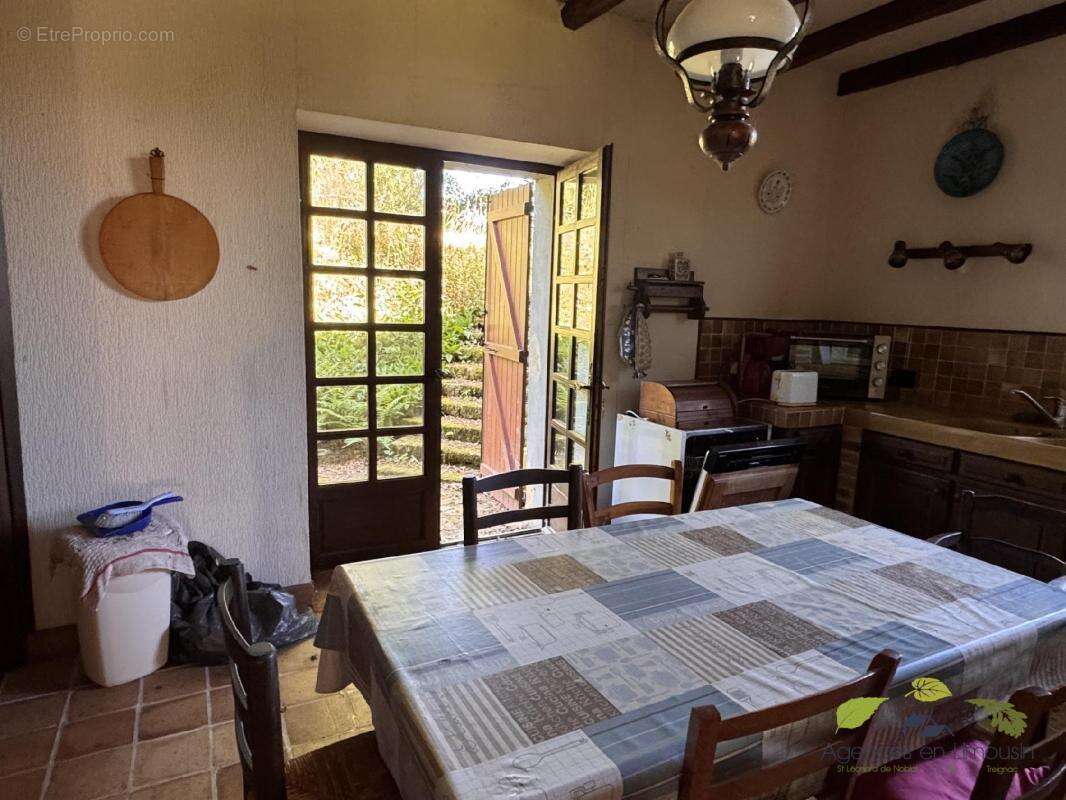 Maison 232 m² à Chamberet  - photo 5