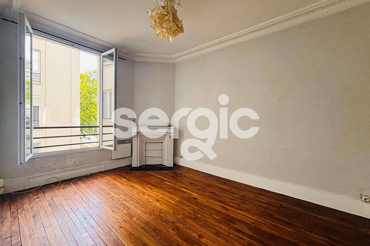 Appartement à PARIS-14E