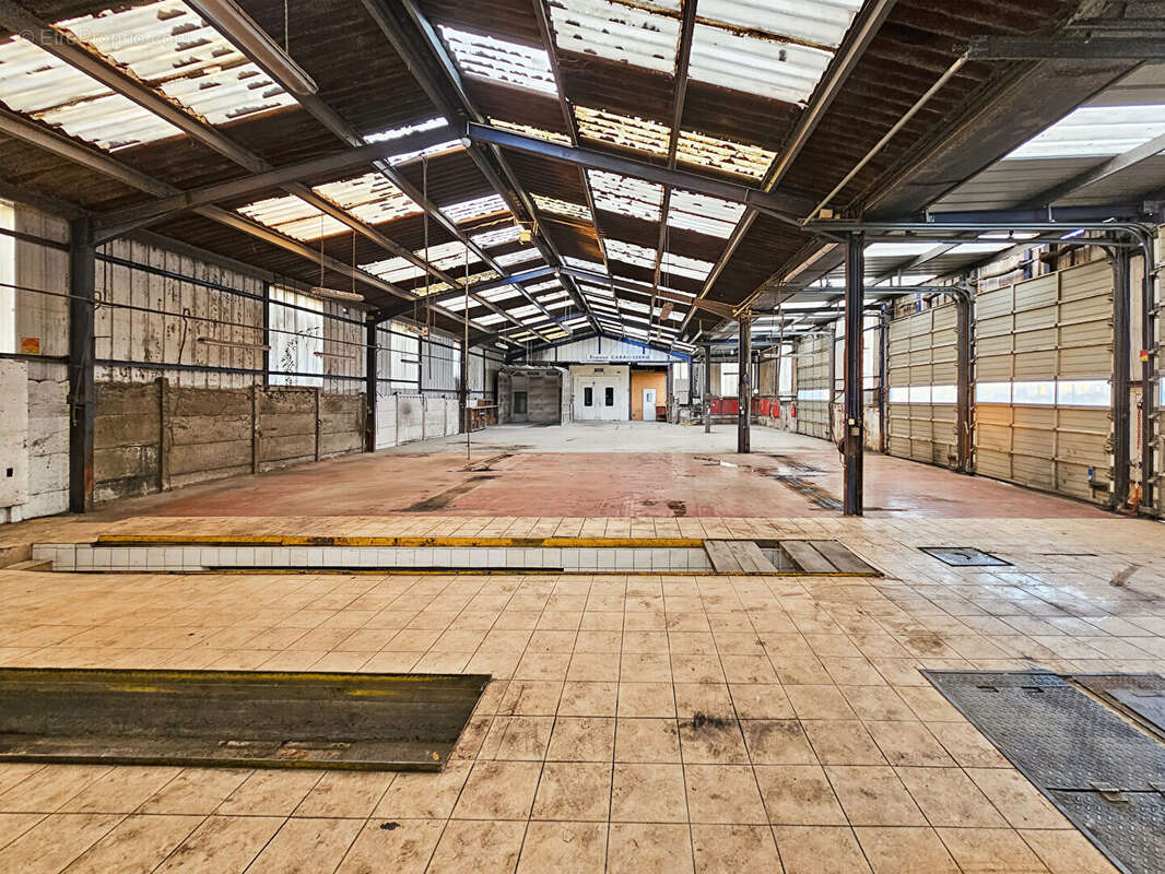 Parking à BAZOUGES-LA-PEROUSE