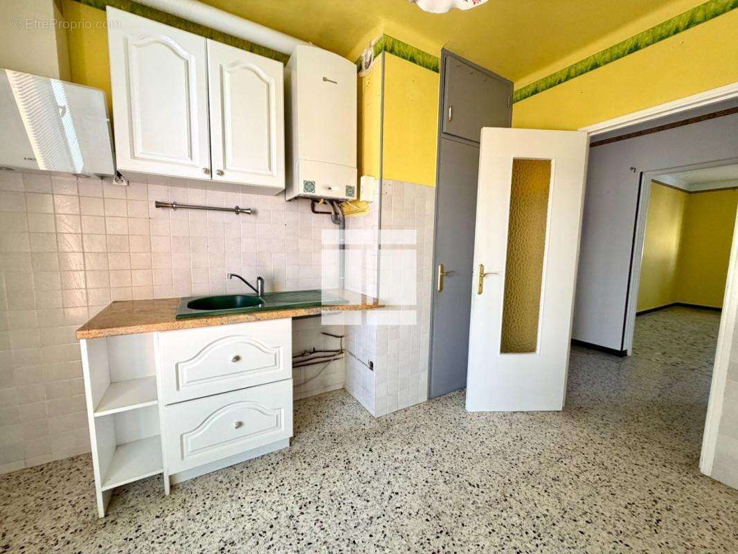 Appartement T4 de 86 m² à vendre – Centre de Calvi - photo 7