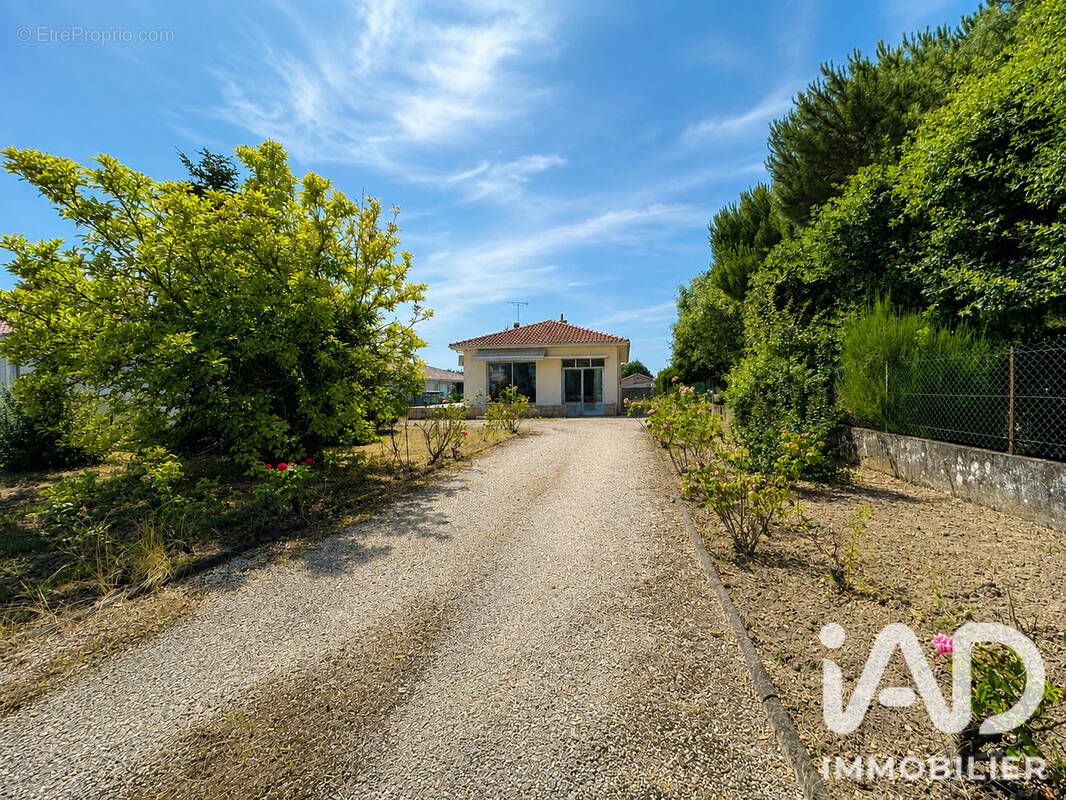 Photo 1 - Maison à LE TAILLAN-MEDOC