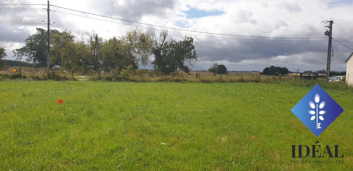 Terrain à BLARU
