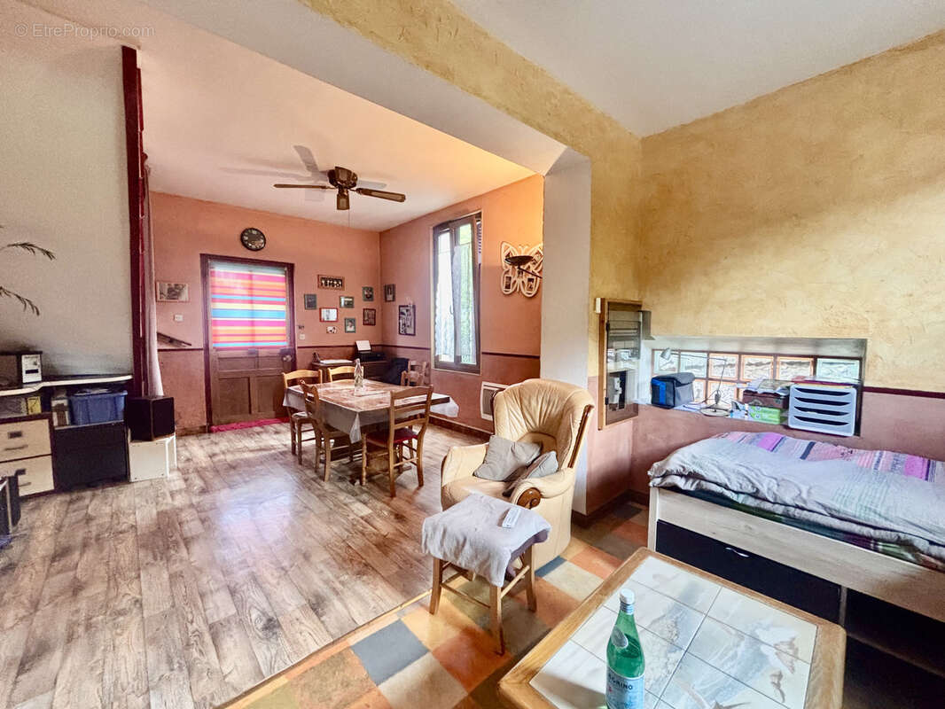 Cognin   Maison à rénover sur 1 049 m2 de terrain avec combles aménageables ! - photo 5