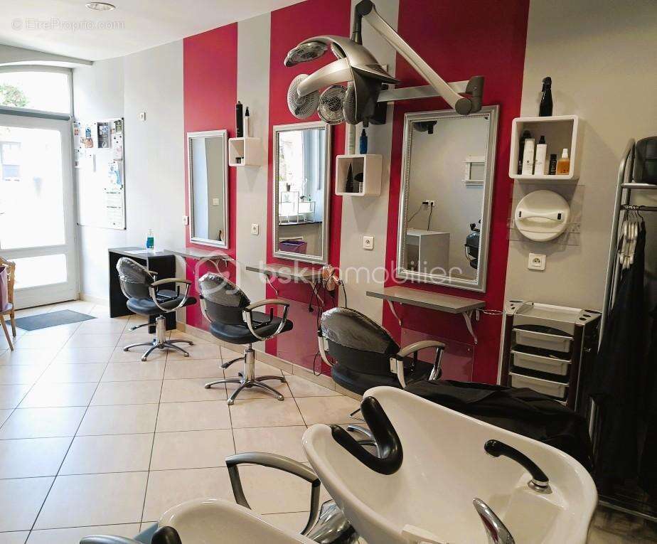  salon de coiffure à vendre – sans concurrence – proche dol-de-bretagne –  - photo 2