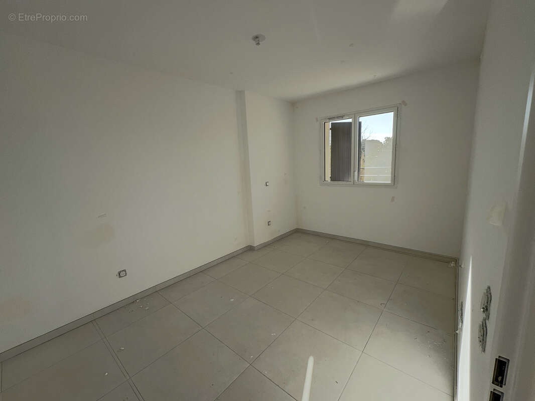 Appartement à VALERGUES