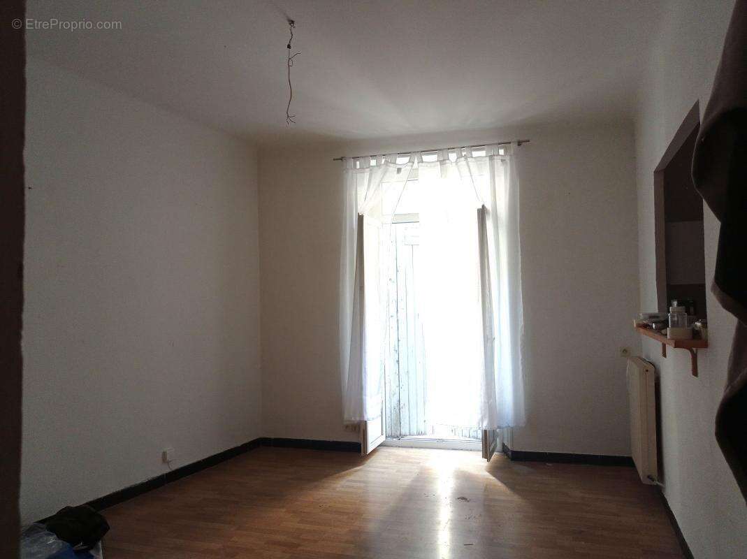 Appartement à BAGNOLS-SUR-CEZE