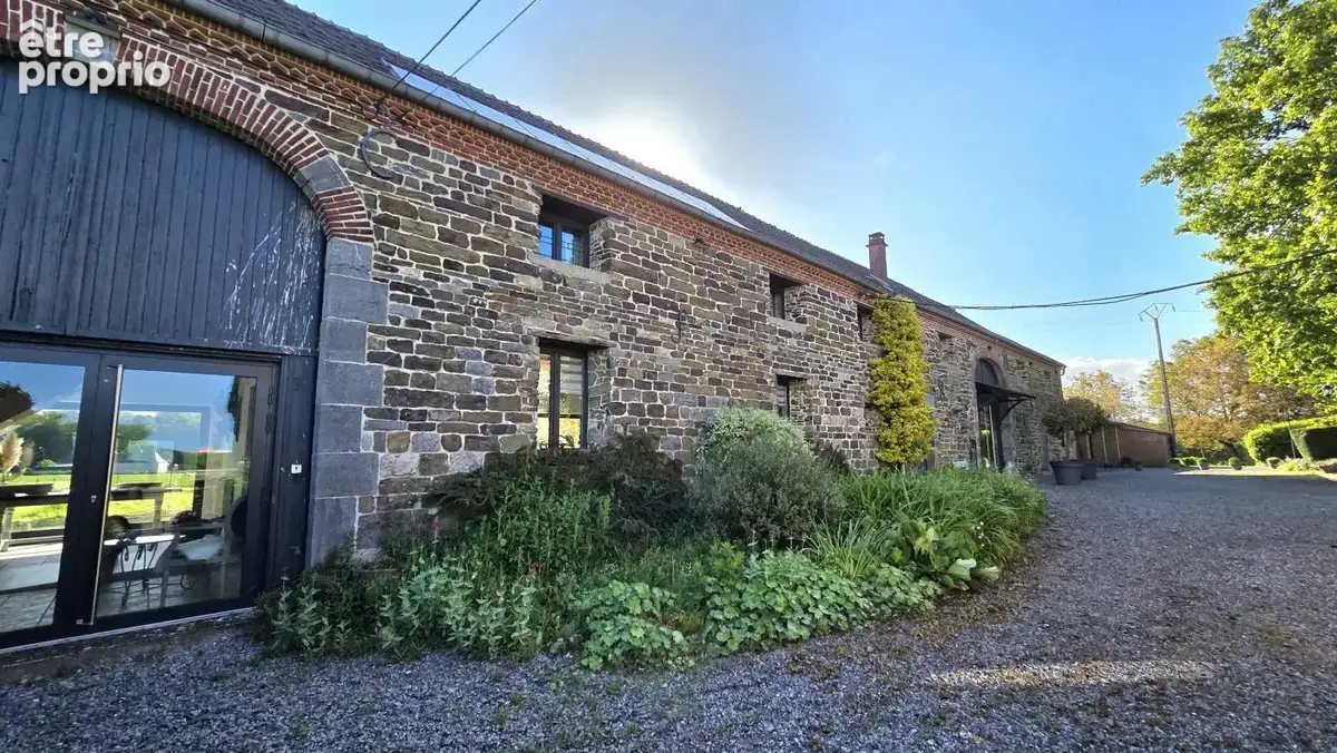 Grande propriété avec maison, hébergements et nombreuses possibilités d’exploitation, située à Mondrepuis - photo 12
