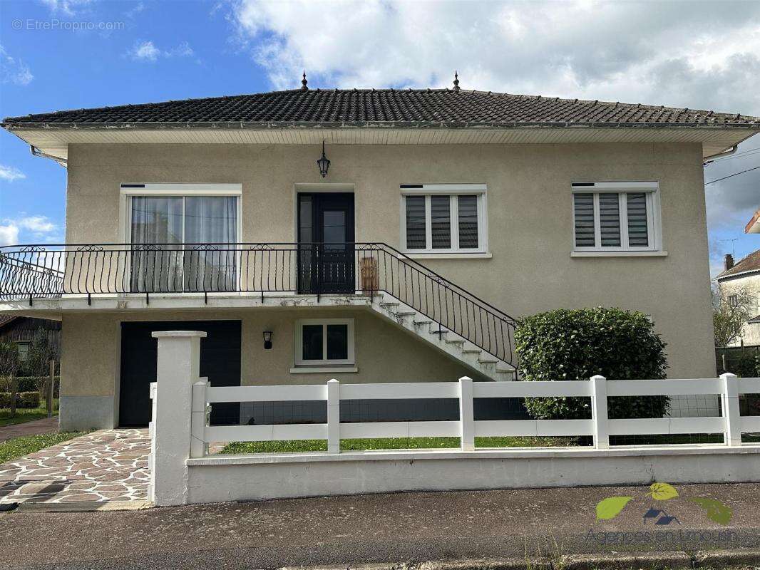 Maison à SAINT-LEONARD-DE-NOBLAT
