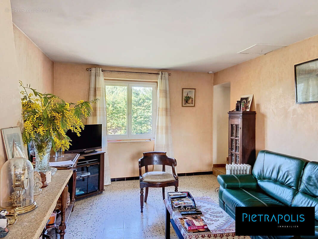 Appartement à GENAY