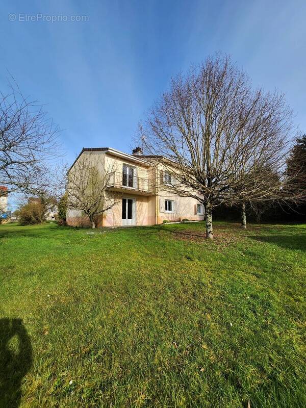 Maison à SAINT-JUNIEN