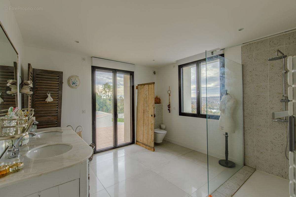 Maison à FOLLAINVILLE-DENNEMONT