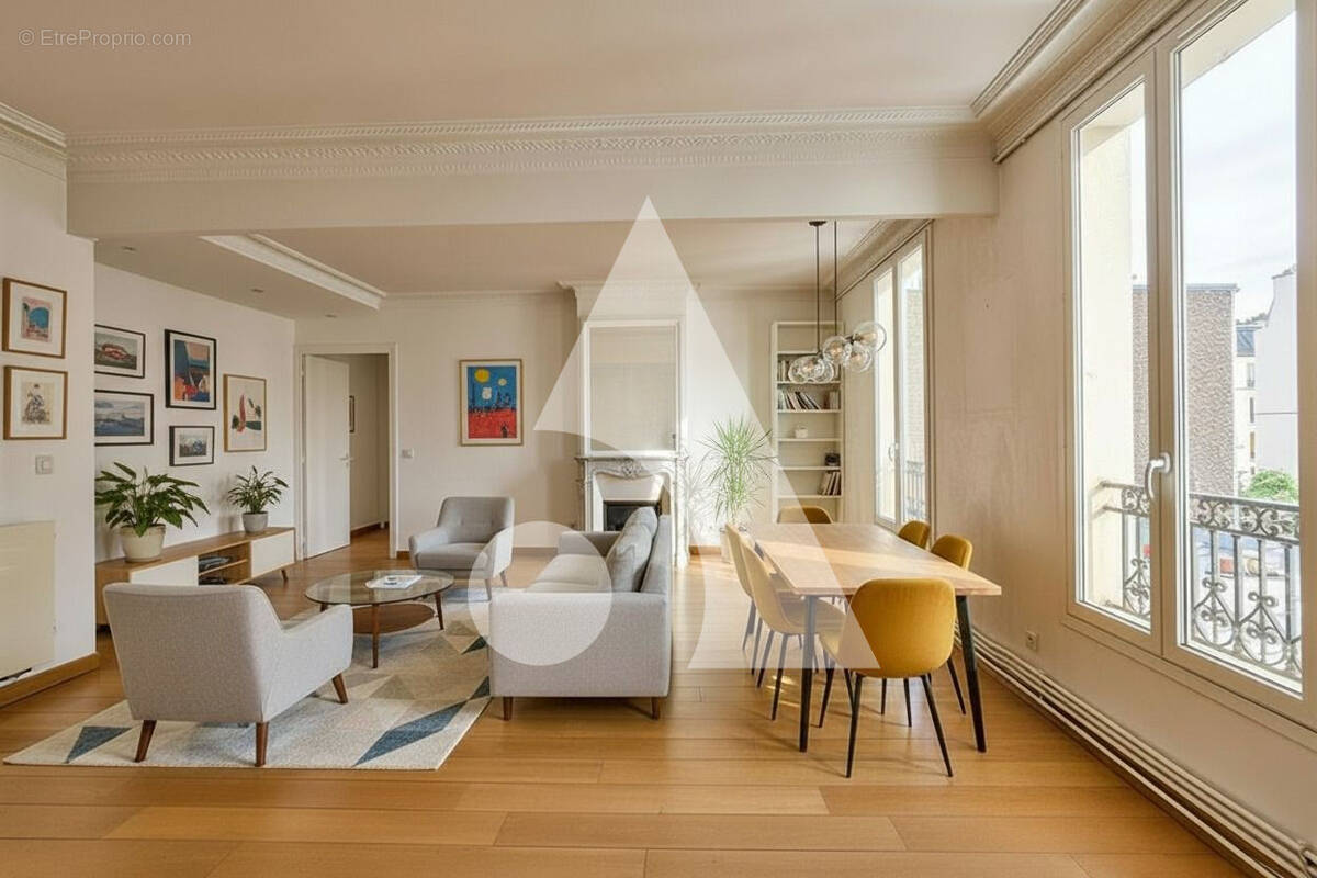 Appartement à PARIS-16E