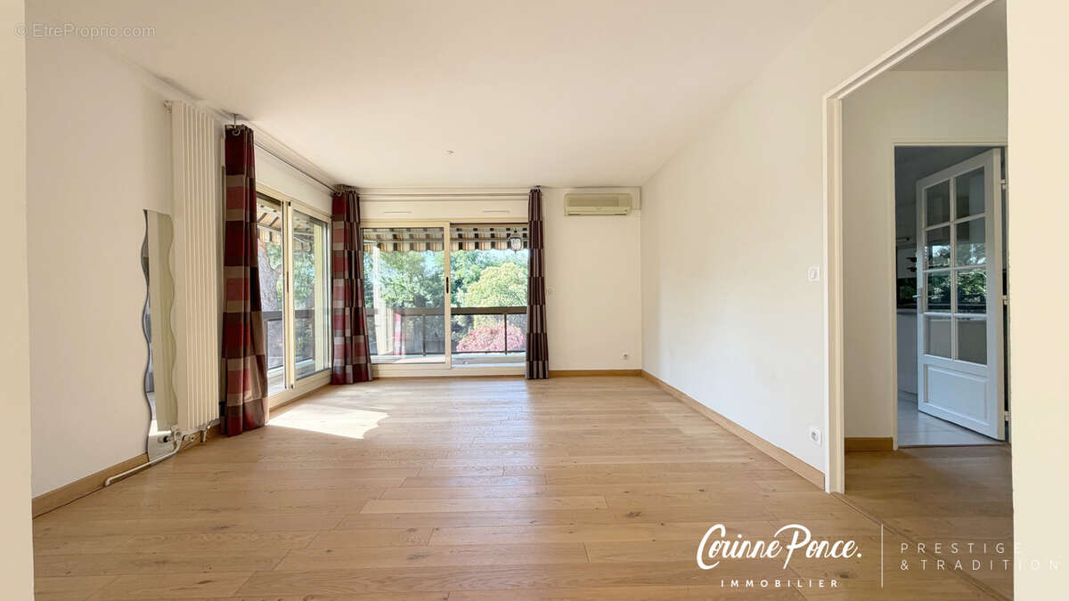 Nimes centre quartier cigale appartement 82 m2 renove terrasse 25m2 2 places de parking dans residence avec ga - photo 4