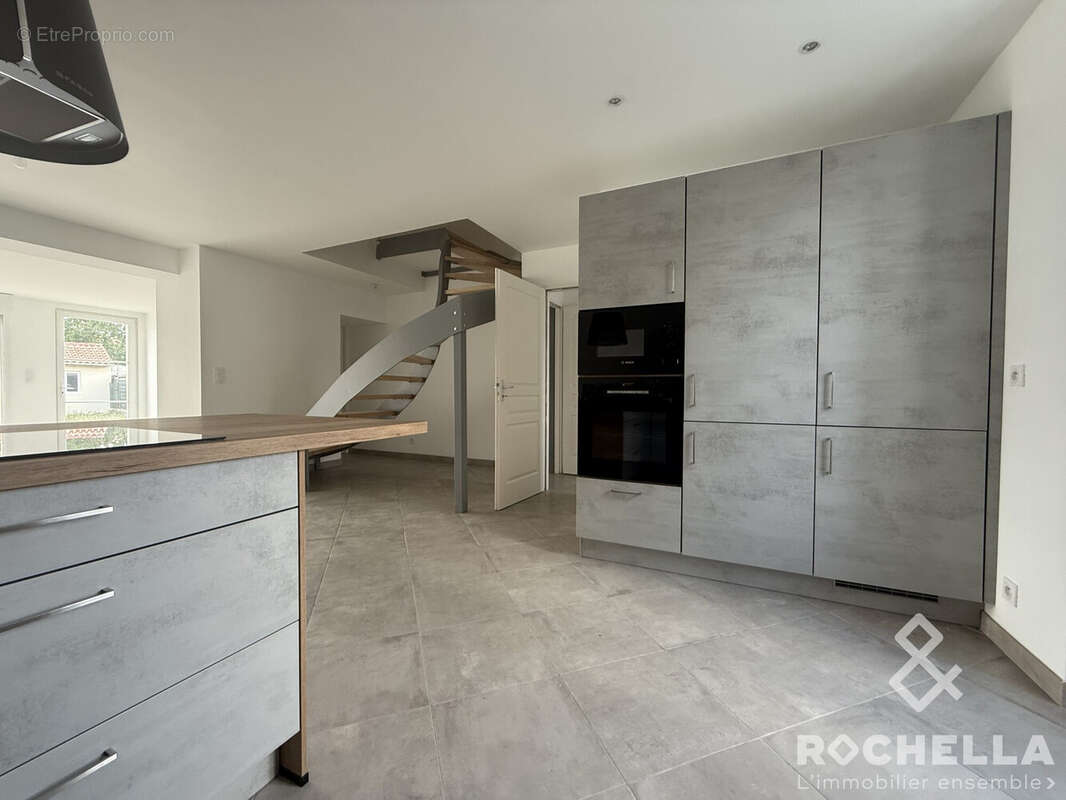 Maison 96 m² à Tonnay-Charente  - photo 2