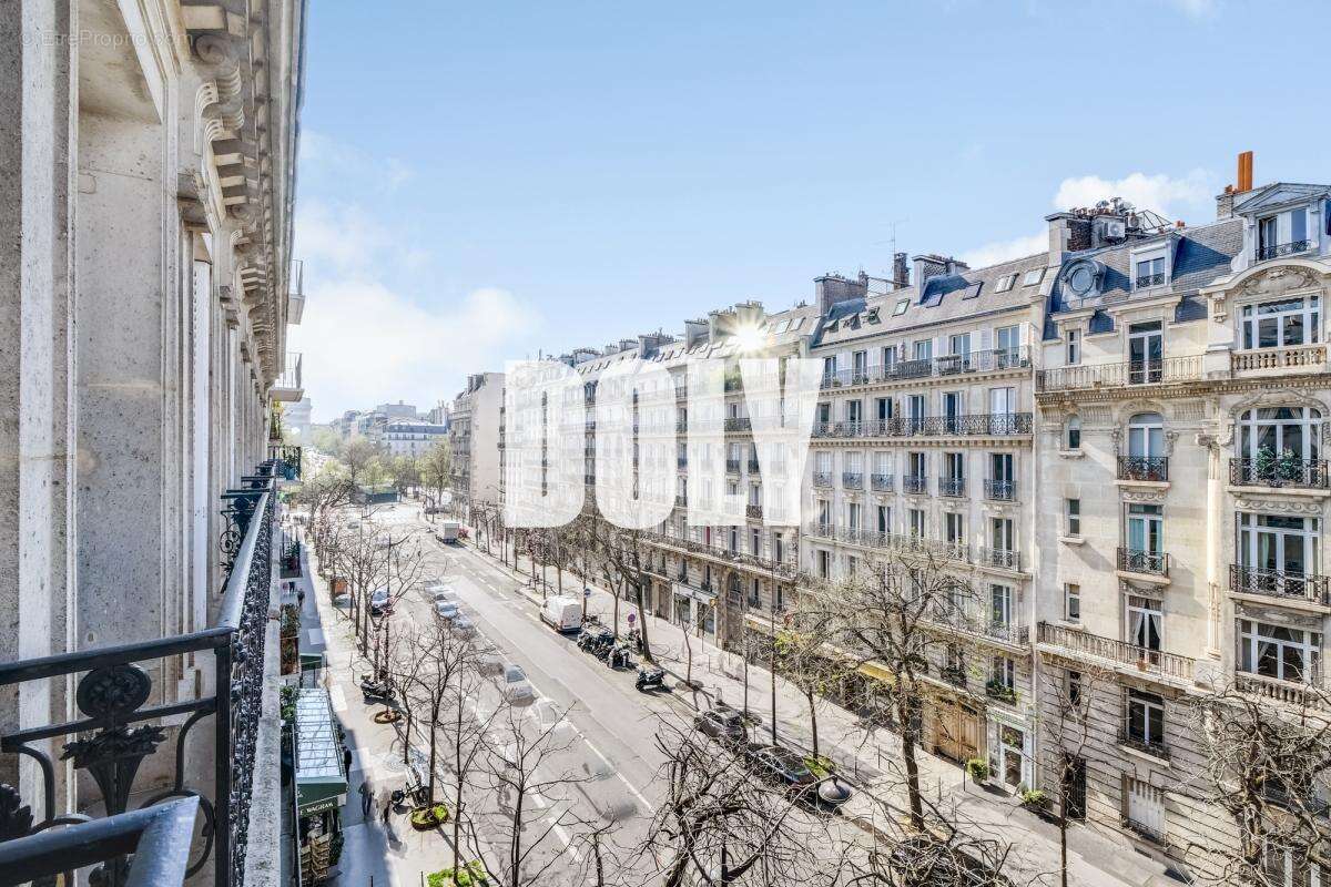 Appartement à PARIS-17E