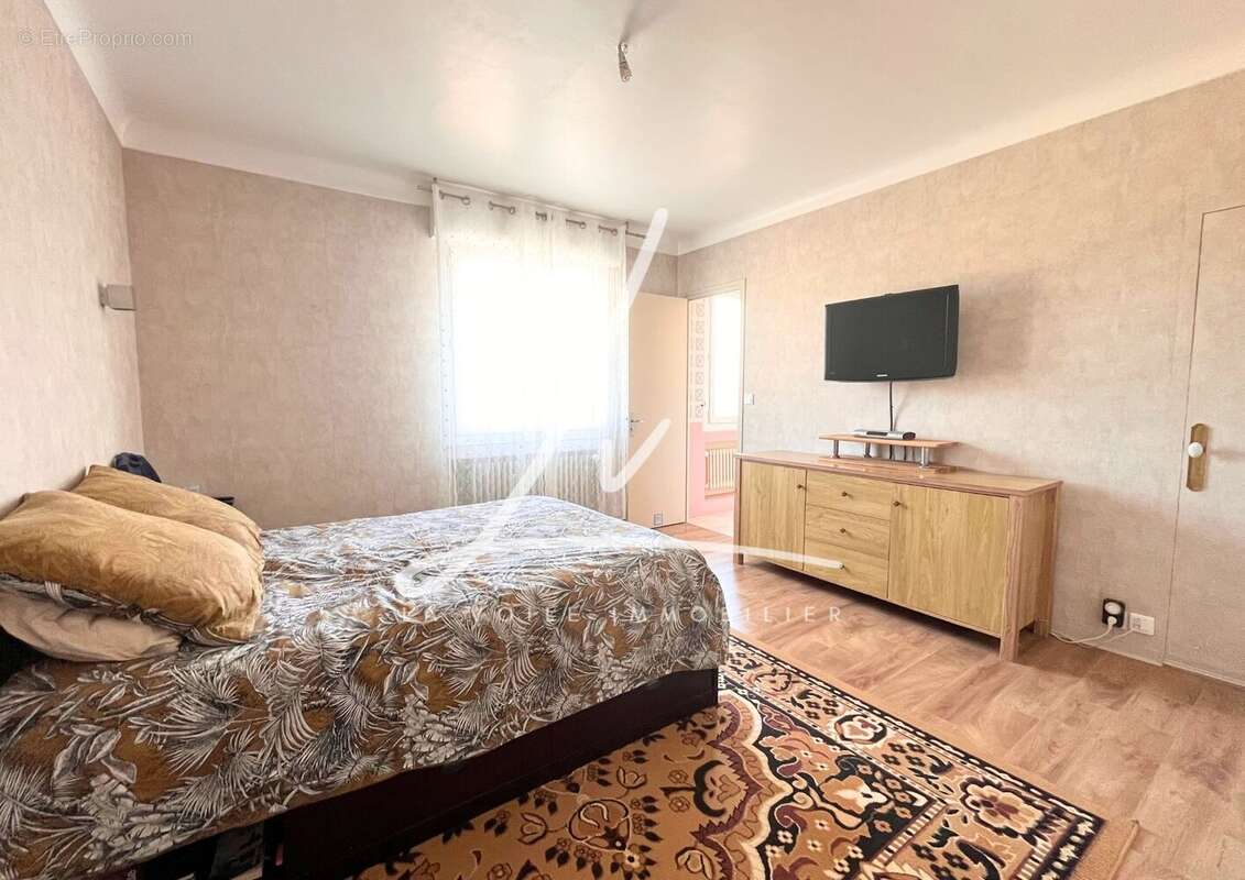 Maison 210 m² à Evrecy  - photo 6
