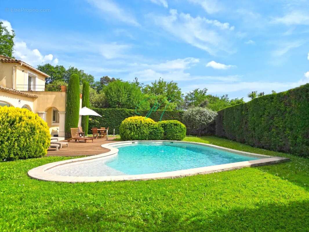 Maison à ROQUEFORT-LES-PINS