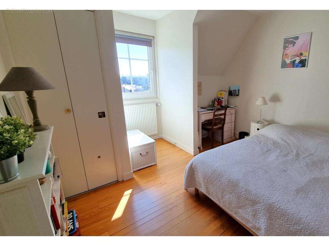 Maison 140 m² à Ecully  - photo 8