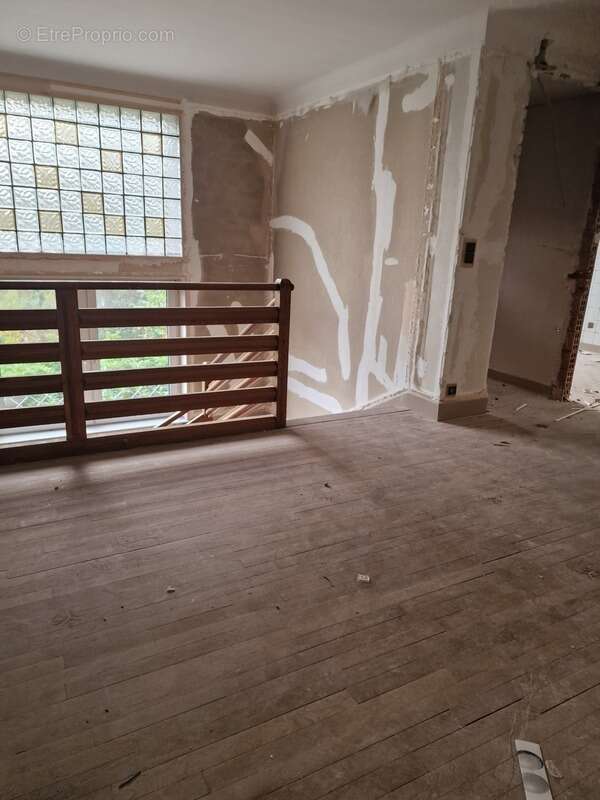 Appartement à CHARMES