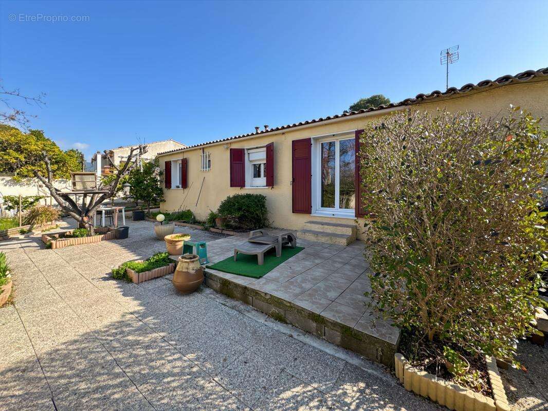 Maison à ROQUEBRUNE-SUR-ARGENS