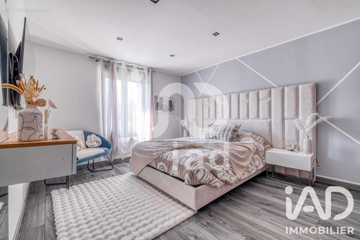 Maison 179 m² à Villeneuve-Saint-Denis  - photo 9