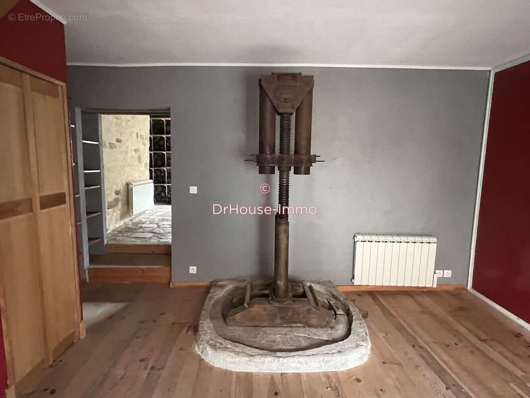 Maison à SAINT-SILVAIN-BAS-LE-ROC