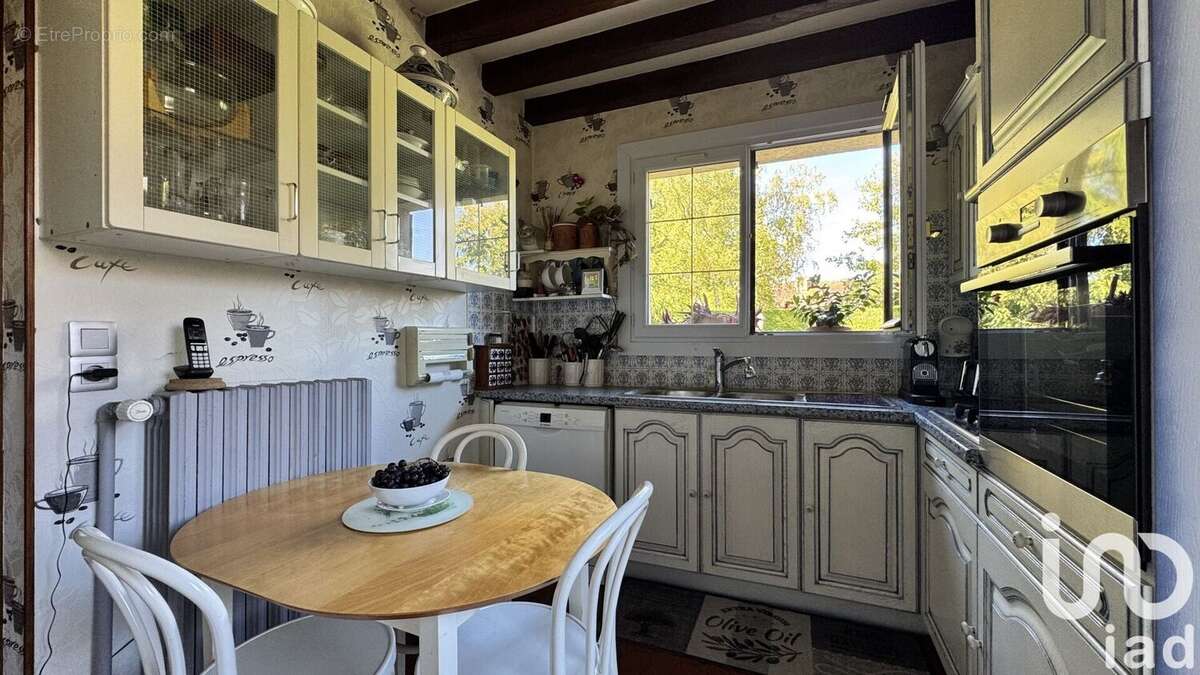 Maison 111 m² à Sylvains-Les-Moulins  - photo 7