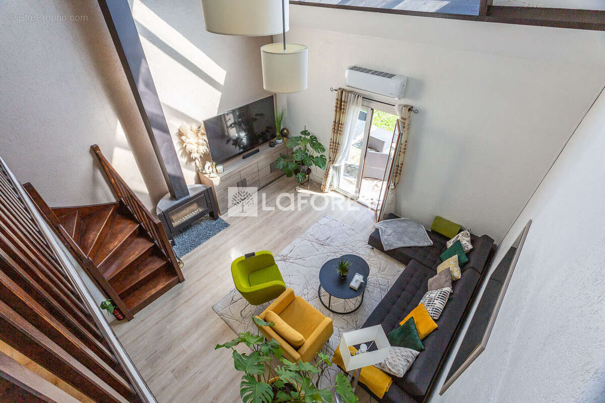 Maison à VARENNES-JARCY