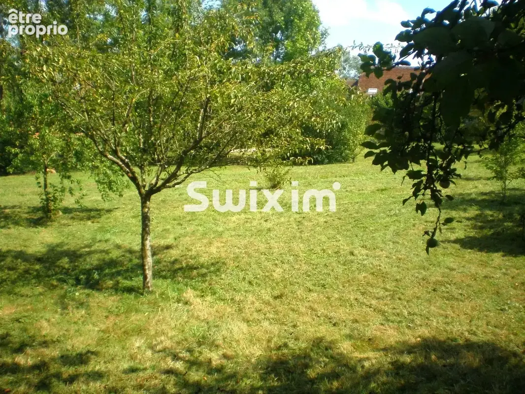 Beau terrain constructible de 2046 m² - photo 2