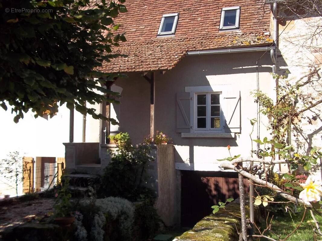 Maison à LACAPELLE-MARIVAL