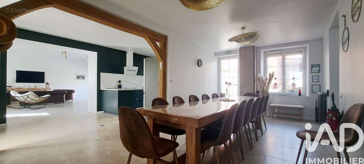Maison 371 m² à Lorcy  - photo 3
