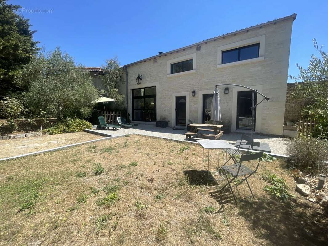 À découvrir – Maison en pierre rénovée à Ranton - photo 14