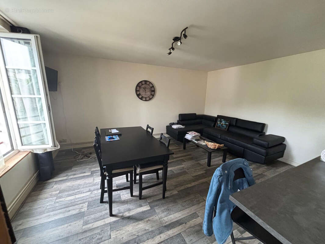 Appartement à MONTMOREAU-SAINT-CYBARD