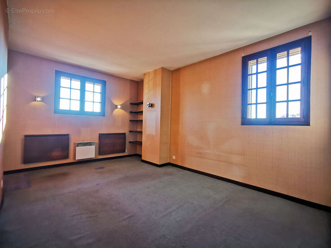 Maison traditionnelle t5 (construite en 1973) de 138 m² sur un terrain de 1 003  m2 - photo 15