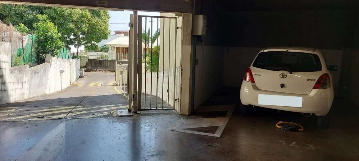 Parking à SAINT-DENIS