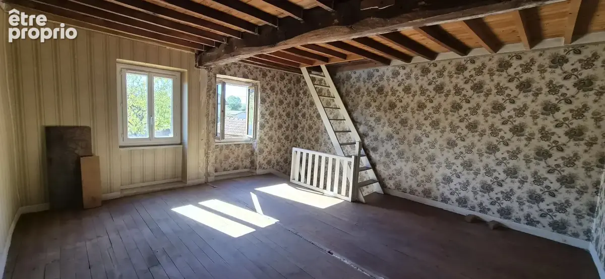 Maison de village en pierre avec cours privative, cave et 2 places de stationnement. - photo 9