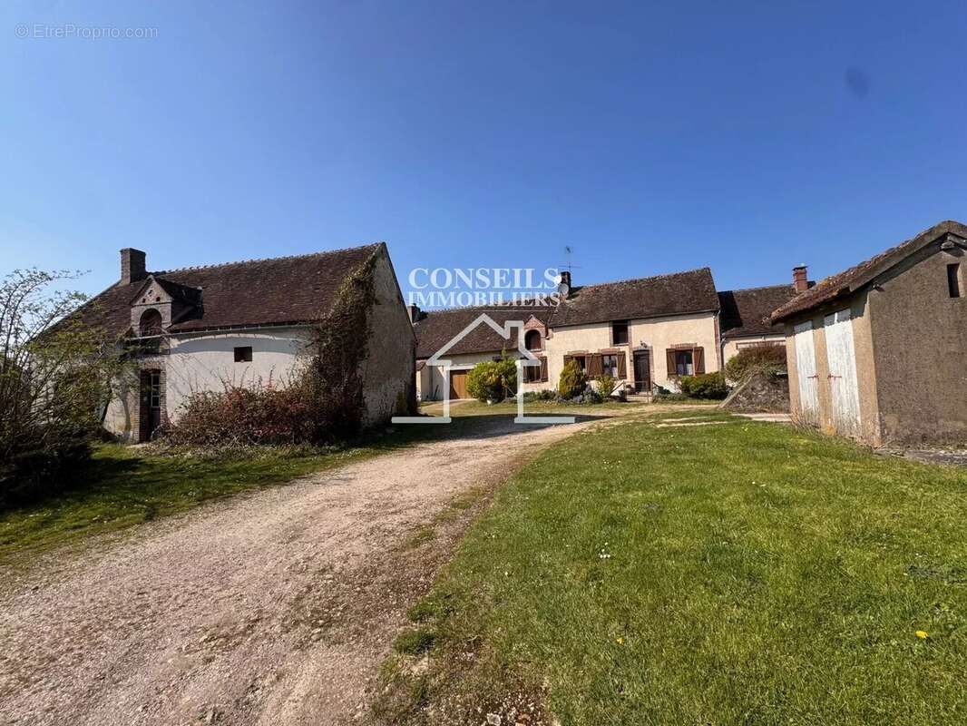 Maison à SAINT-JULIEN-DU-SAULT