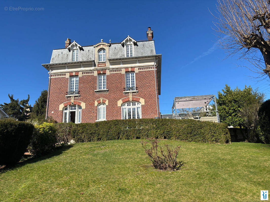 Maison à MONT-SAINT-AIGNAN