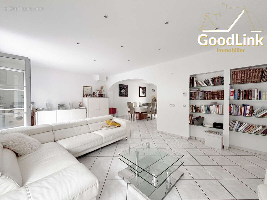 Maison 200 m² à Romainville  - photo 5