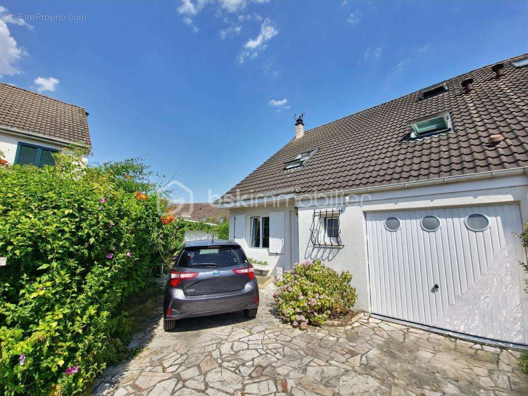 Maison familiale de charme – 153 m² habitables – 170 m² utiles – quartier recherché de la haie bertrand - photo 7