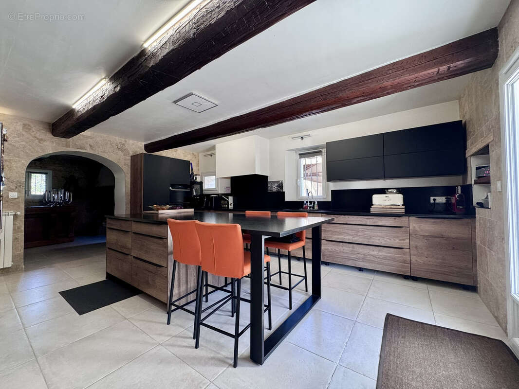 Maison à L'ISLE-SUR-LA-SORGUE