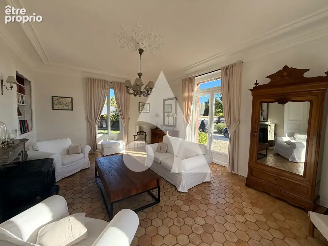 Maison de maître du XIX ème siècle  au coeur d'un parc de 3743m2 - photo 2