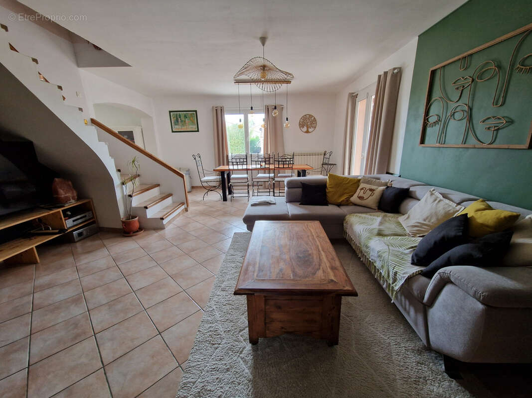 Exclusivité- Magnifique villa traditionnelle de Type 6 offrant 160m2 hab  sur terrain 4 faces avec piscine, ga - photo 7
